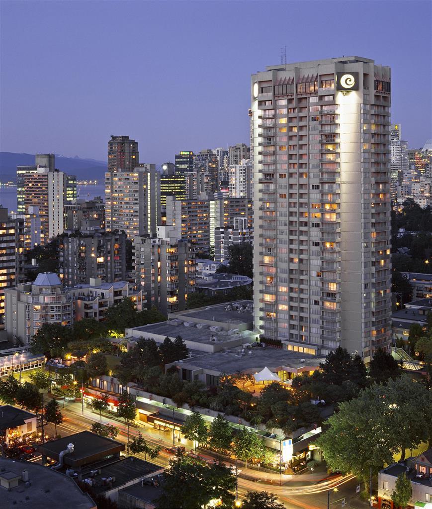 Coast Plaza Hotel And Suites Vancouver Exterior photo